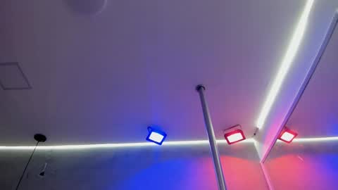 Isabella Nowa online show from February 10, 11:36 am