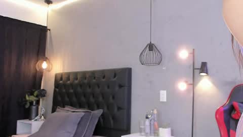 Isabella Nowa online show from April 13, 11:48 am