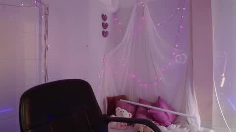 Isabella Rros online show from February 17, 2:24 pm