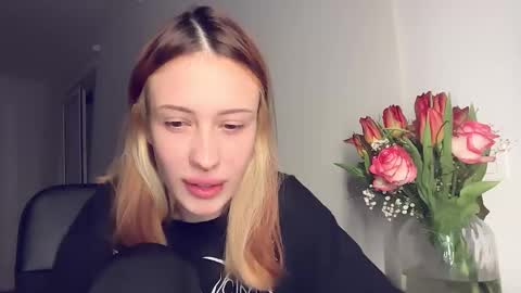 Snapshot of isabella_stella chatting on February 27, 8:42 pm Isabella online show from February 27, 8:42 pm