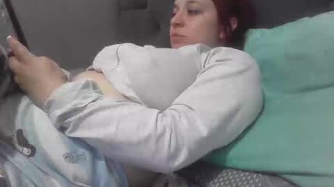 isabellaa_hills_ online show from October 8, 5:32 pm
