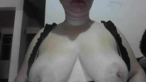 isabellaa_hills_ online show from July 14, 5:51 pm