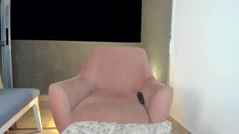 Snapshot of isabellabeker_ chatting on October 15, 6:35 am ISABEL online show from October 15, 6:35 am