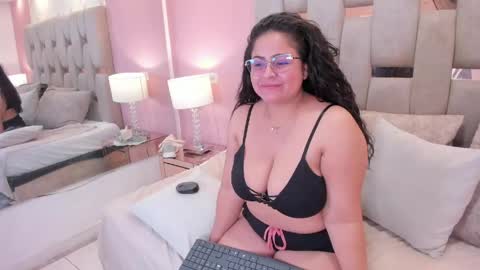 Isabella  online show from April 30, 5:47 am