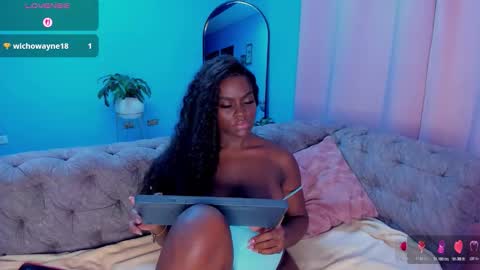 Snapshot of isabellabroms21 chatting on February 5, 11:31 pm v online show from February 5, 11:31 pm