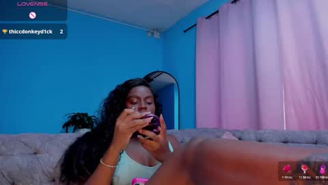 Snapshot of isabellabroms21 chatting on February 8, 9:29 pm v online show from February 8, 9:29 pm