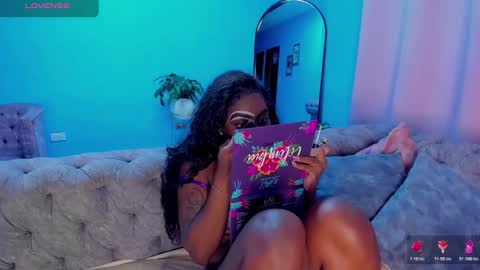 Snapshot of isabellabroms21 chatting on February 9, 11:20 pm v online show from February 9, 11:20 pm