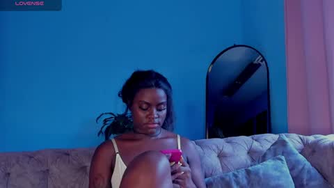 Snapshot of isabellabroms21 chatting on May 11, 8:50 pm v online show from May 11, 8:50 pm