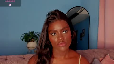 Snapshot of isabellabroms21 chatting on May 31, 1:25 am v online show from May 31, 1:25 am