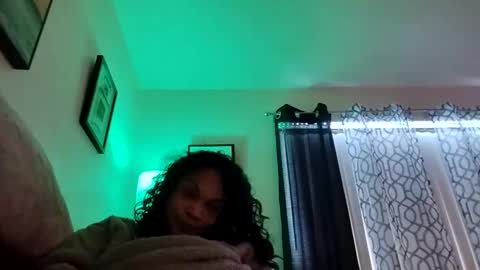 Snapshot of isabellacloverlove chatting on December 7, 5:42 pm Isabella online show from December 7, 5:42 pm