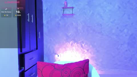 Instagram soybella01  online show from March 15, 4:13 pm