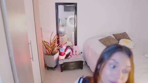 isabella online show from October 1, 4:51 am
