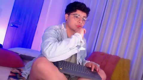 Isabella Mout  online show from February 10, 1:15 pm