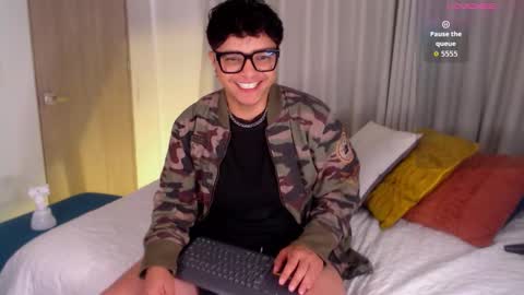 Isabella Mout  online show from February 25, 2:37 pm