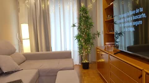 isabellauribe online show from May 2, 12:54 pm