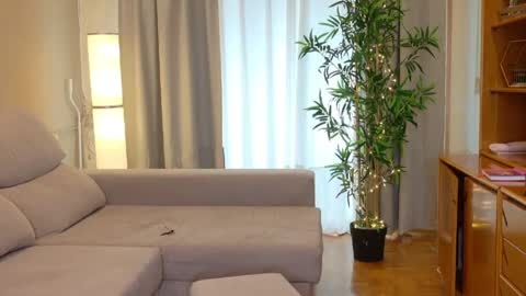isabellauribe online show from May 9, 11:37 am
