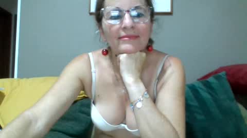 Snapshot of isabellawouti chatting on June 22, 11:02 pm isabella online show from June 22, 11:02 pm
