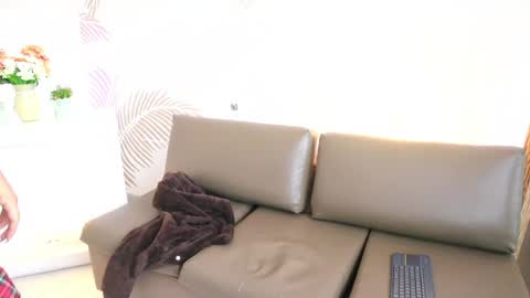   online show from March 31, 12:38 pm