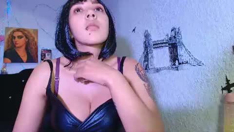 Snapshot of isabelle_sara chatting on July 13, 9:17 pm isabelle_sara online show from July 13, 9:17 pm