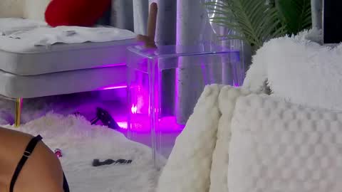 IsabelleEthan online show from June 12, 2:10 am
