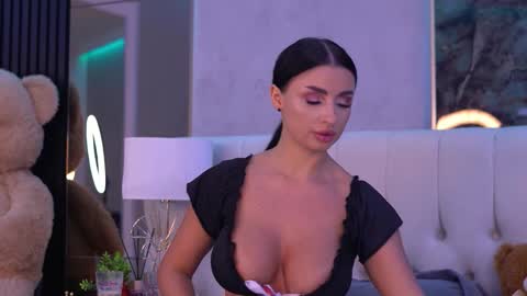 IsabelleHunt online show from September 27, 5:12 am