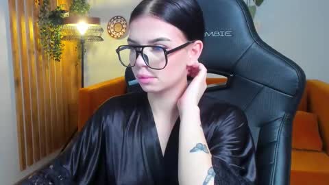 isabellevale online show from October 6, 6:38 pm