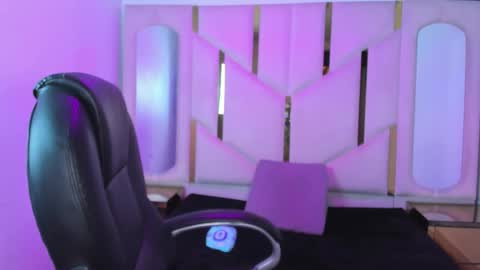 isabellrodriguez18 online show from March 13, 3:57 am