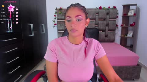 Snapshot of isabelreyes_ chatting on December 4, 8:51 pm Hi mi name is Isabel online show from December 4, 8:51 pm