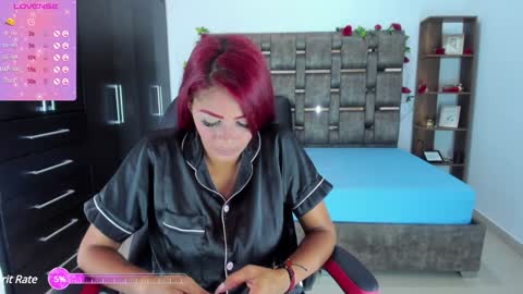 Snapshot of isabelreyes_ chatting on January 22, 2:26 am Hi mi name is Isabel online show from January 22, 2:26 am