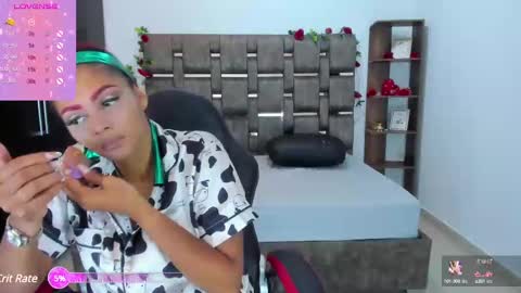 Snapshot of isabelreyes_ chatting on February 12, 3:51 am Hi mi name is Isabel online show from February 12, 3:51 am