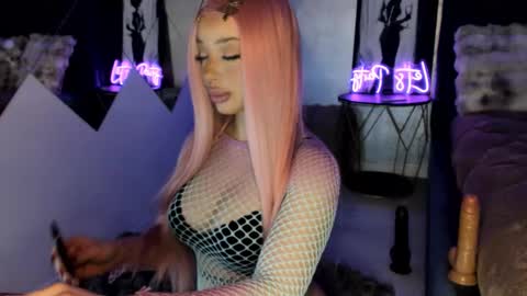 Snapshot of isably chatting on December 4, 12:58 pm Isa online show from December 4, 12:58 pm