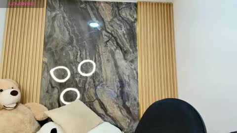 ISADORA online show from April 18, 11:47 am