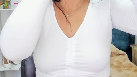 Isabel online show from May 22, 2:19 am