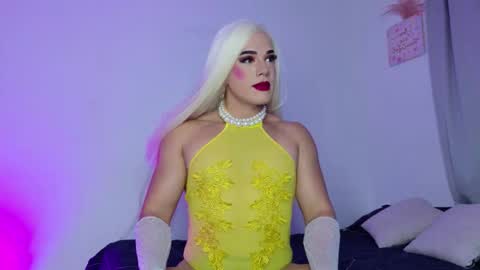 Snapshot of isahilton1 chatting on October 17, 3:03 pm Isabella Hilton online show from October 17, 3:03 pm