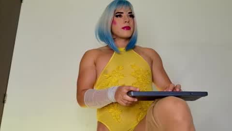 Snapshot of isahilton1 chatting on November 6, 9:05 pm Isabella Hilton online show from November 6, 9:05 pm