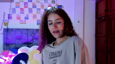 Isabela  online show from April 21, 3:02 am