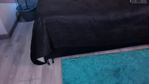 I S A  S AN D E R S  online show from October 14, 8:09 pm