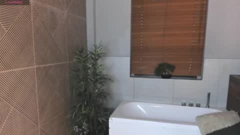 I S A  S AN D E R S  online show from October 19, 7:47 pm