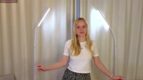 Snapshot of isauraluciano chatting on December 1, 5:12 am Olivia online show from December 1, 5:12 am