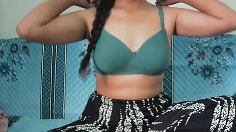 ishika_singh_ online show from June 30, 1:50 am