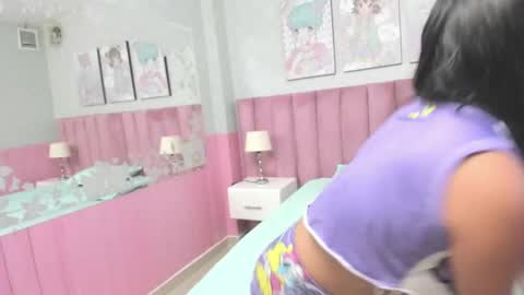 Snapshot of isis_loraine_ chatting on March 4, 2:06 am ISIS online show from March 4, 2:06 am