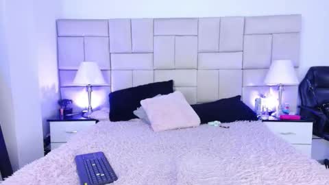 Snapshot of isis_loveyes_ chatting on March 24, 10:59 pm Pauli online show from March 24, 10:59 pm