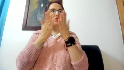 Snapshot of isisblakee chatting on May 19, 2:18 am Isis online show from May 19, 2:18 am
