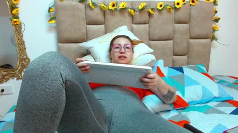 isisduzan online show from December 9, 5:29 am