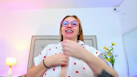 isisduzan online show from February 28, 4:21 am