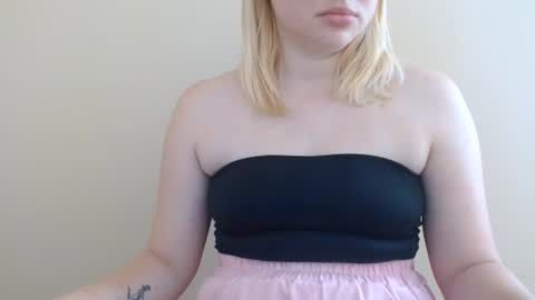 Snapshot of isla00 chatting on July 18, 6:39 am Isla online show from July 18, 6:39 am