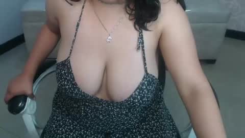 isla_ch online show from August 8, 10:56 pm