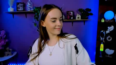 isla_dior online show from April 3, 10:57 am