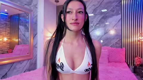 Isla  online show from February 1, 1:30 pm