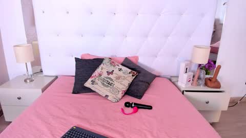 Snapshot of isla_scott chatting on January 18, 11:14 am Vanessa online show from January 18, 11:14 am